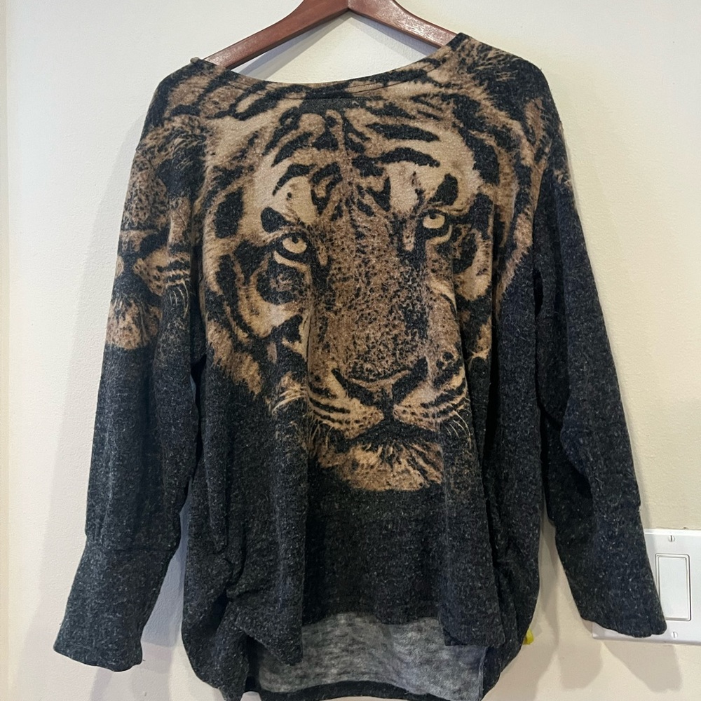 Lion oversized sweater